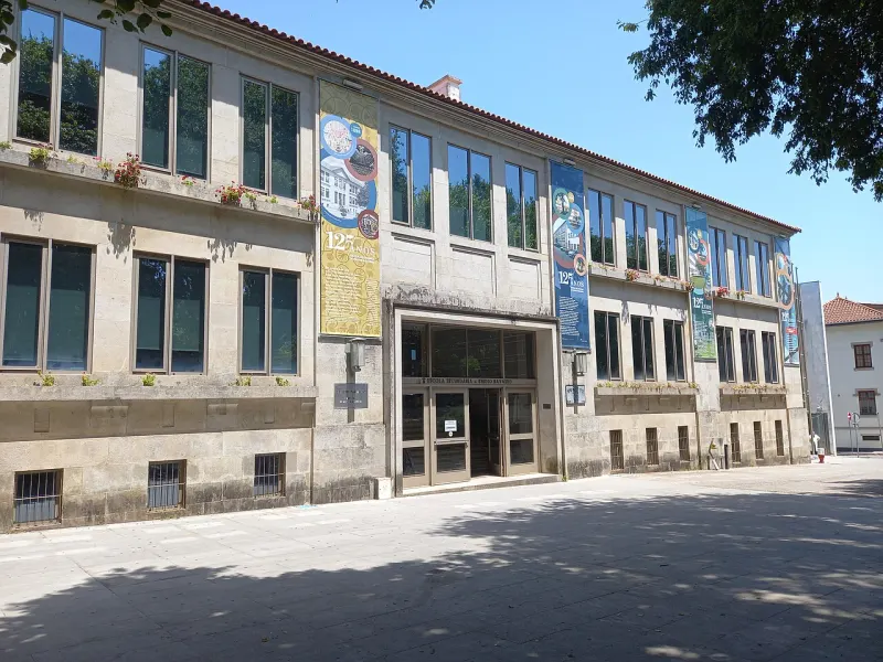 A fachada da Escola Secundária de Emídio Navarro, em Viseu
