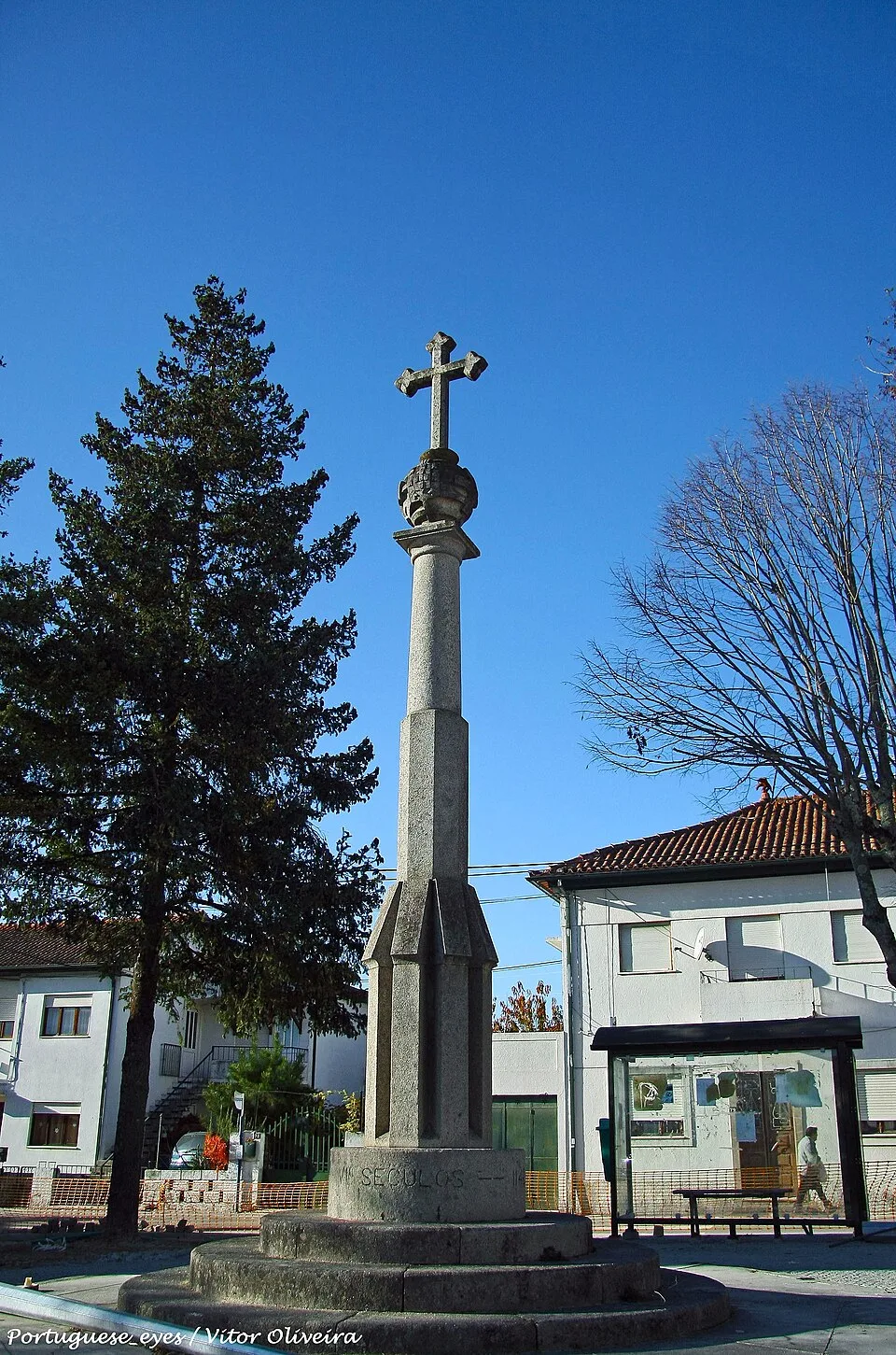 Outro ângulo do pelourinho de Abraveses, em Viseu