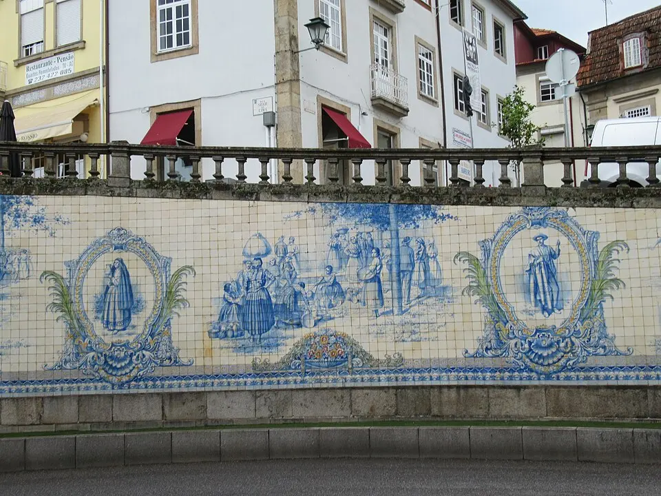 Painel de azulejos junto ao Rossio, em Viseu