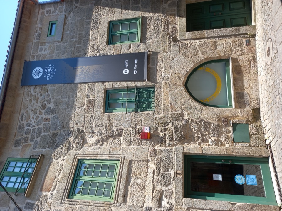 Fachada do Museu de História da Cidade na Rua Direita em Viseu
